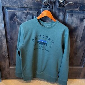 Patagonia Men's Green Crewneck Sweatshirt with Bear Logo